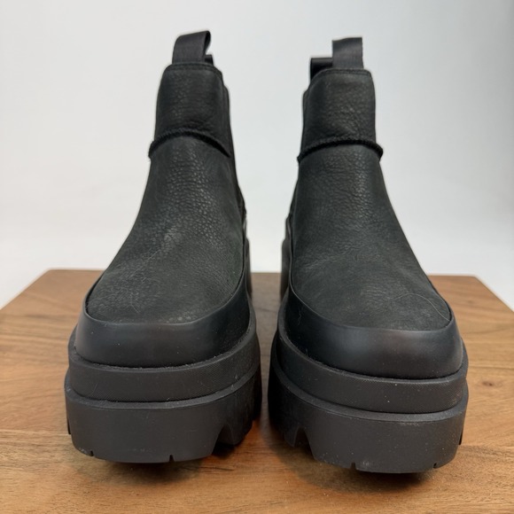 New NWOB Womens UGG Brisbane Chelsea Black Waterproof Boots Size 9.5 M - Picture 3 of 7